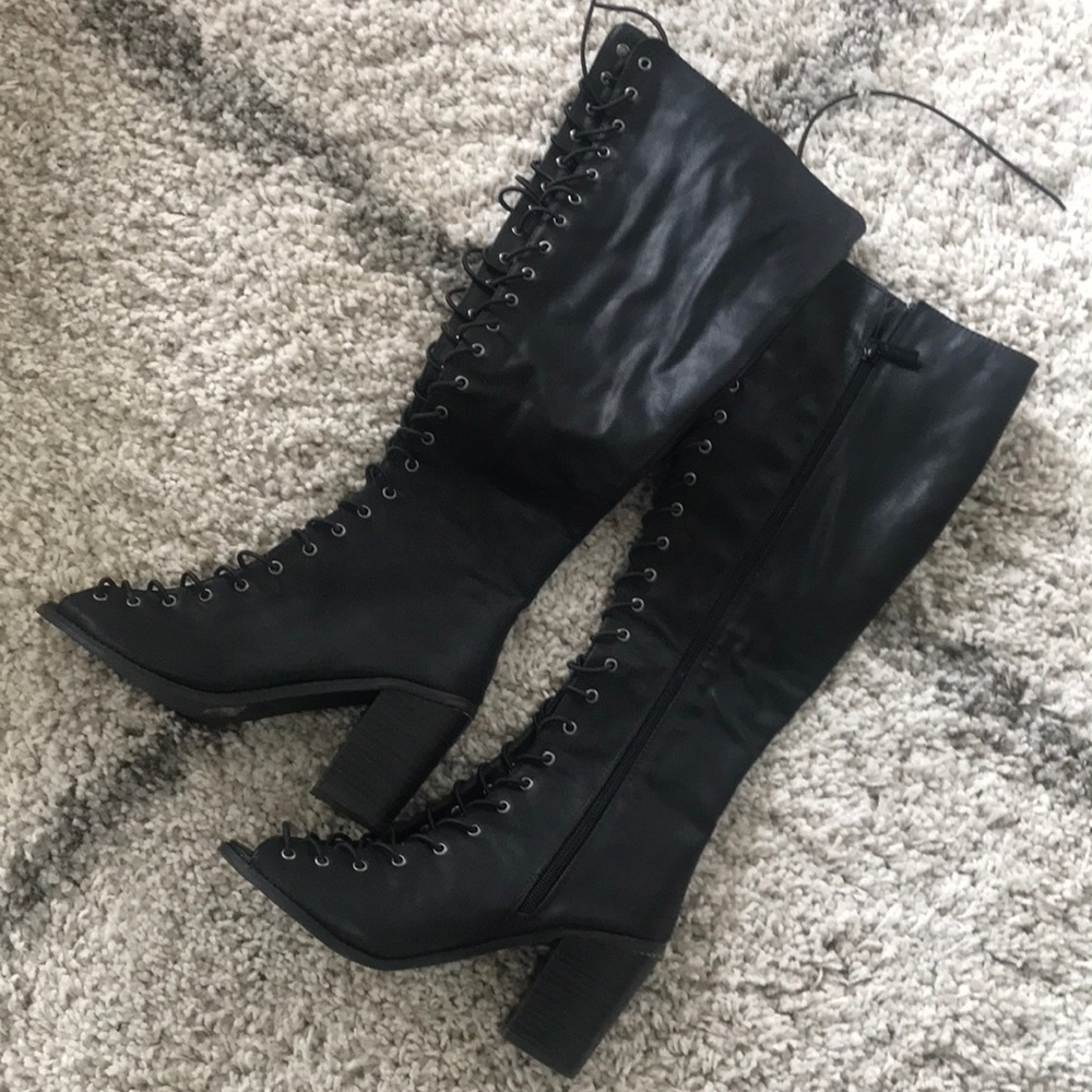 Laced up KNEE HIGH BOOTS SIZE 7 BRAND NEW